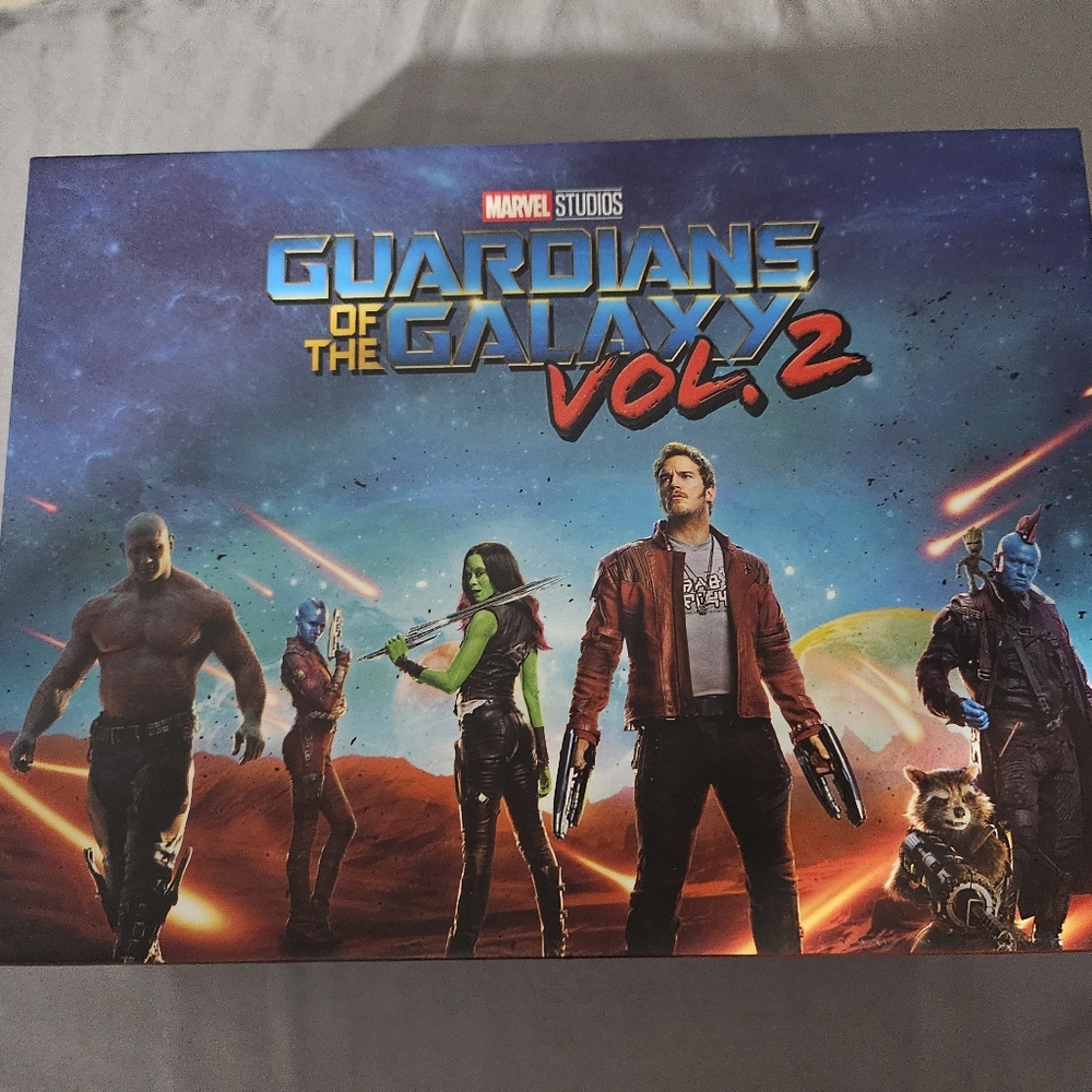 Blufans Guardians of the Galaxyvol 2 Gift Box,‎ with unopened babygroot figurine